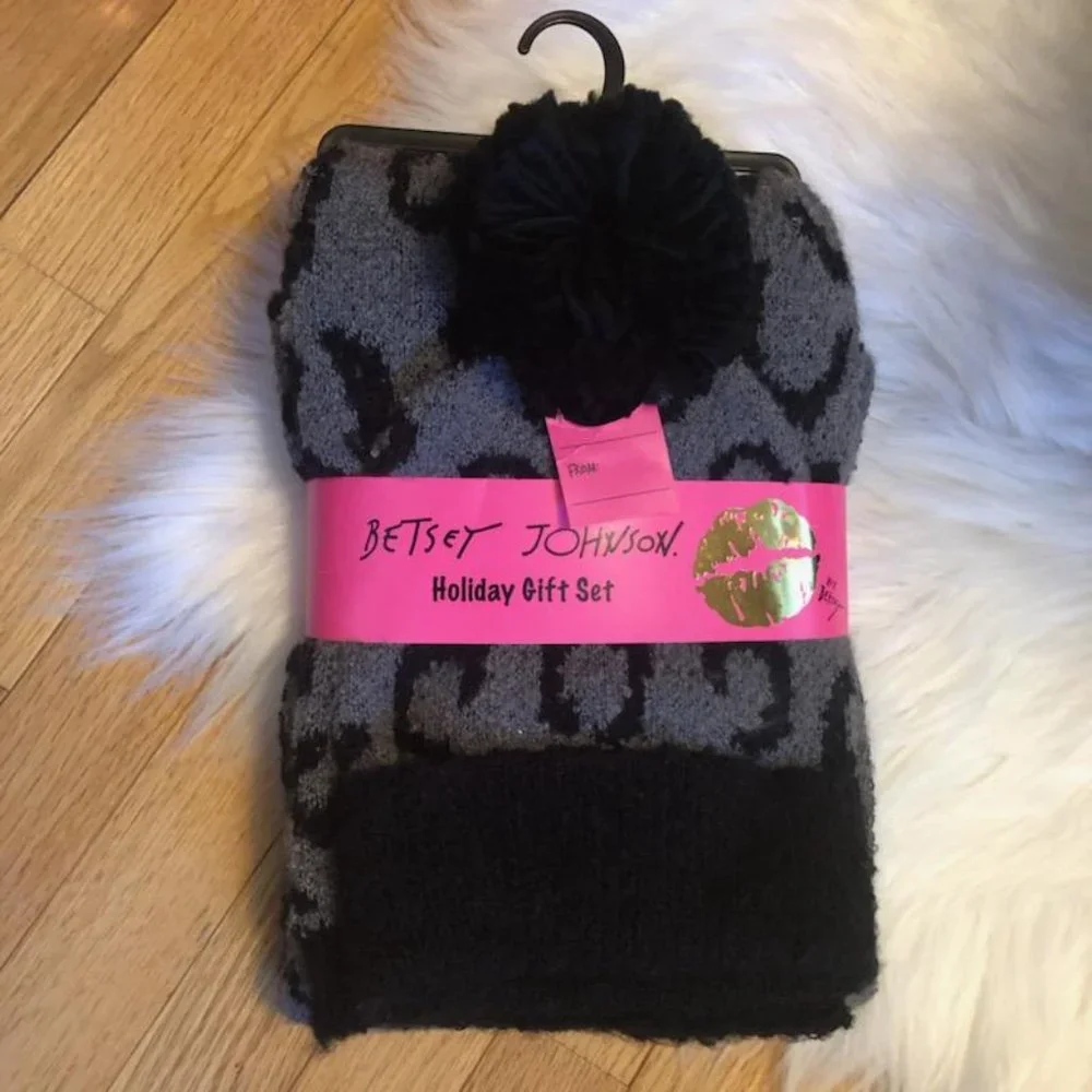 Betsey Johnson Hat & Scarf Holiday Gift Set